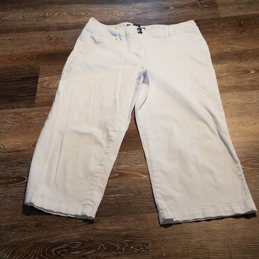 🦋 Larry Levine White Stretch Capris Size 8